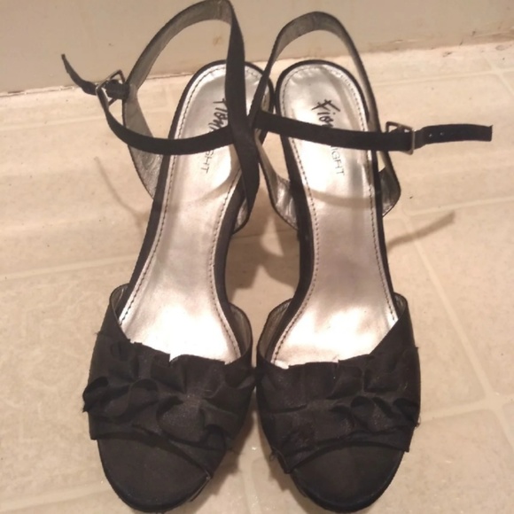 Black dress heels - Picture 1 of 1